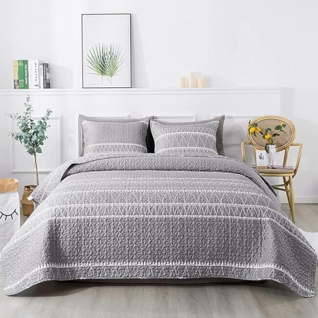 Andency Grey Quilt Set King (106x96 Inch), 3 Pieces(1 Striped Triangle Printed Quilt and 2 Pillowcases),