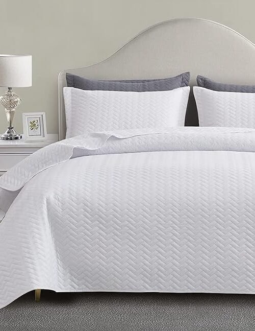 Maple&Stone White Quilt Set Queen Size, Lightweight Bedspread Ultrasonic Chevron Pattern Light Coverlet for All Season